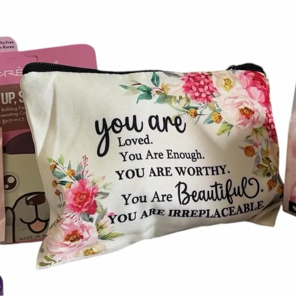 Clinique Skincare Set with Floral Bag and Spa Headband - Picture 6 of 6